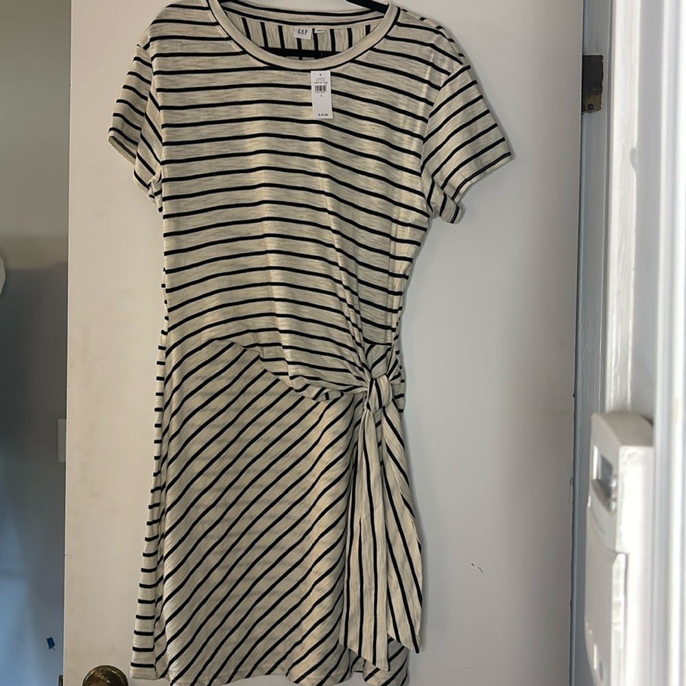 GAP Black and Cream Striped Tie-Waist Short Sleeve Dress. No Tag.